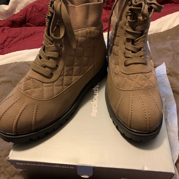 Brand new Cloud Walker hiking boots. - Picture 4 of 5